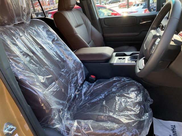 ランドクルーザー250 VXファーストエディション 12.3インチディスプレイ(コネクティッドナビ)/全周囲カメラ/Bluetoothオーディオ/リフレクター式3眼LED/専用純正アルミホイール/レザーシート/ムーンルーフ/登録済み未使用車(11枚目)