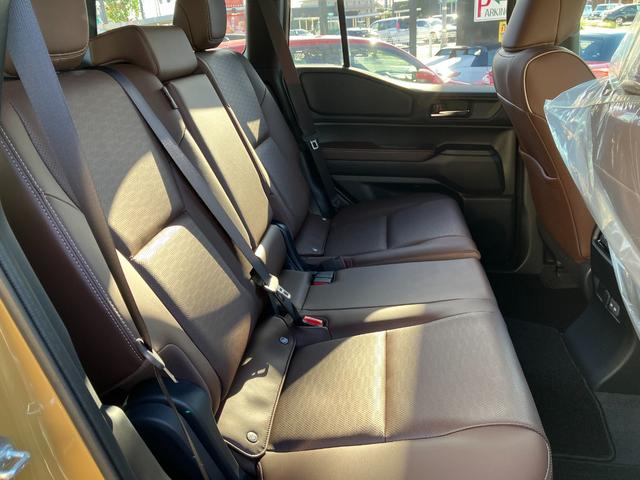 ランドクルーザー250 VXファーストエディション 12.3インチディスプレイ(コネクティッドナビ)/全周囲カメラ/Bluetoothオーディオ/リフレクター式3眼LED/専用純正アルミホイール/レザーシート/ムーンルーフ/登録済み未使用車(14枚目)