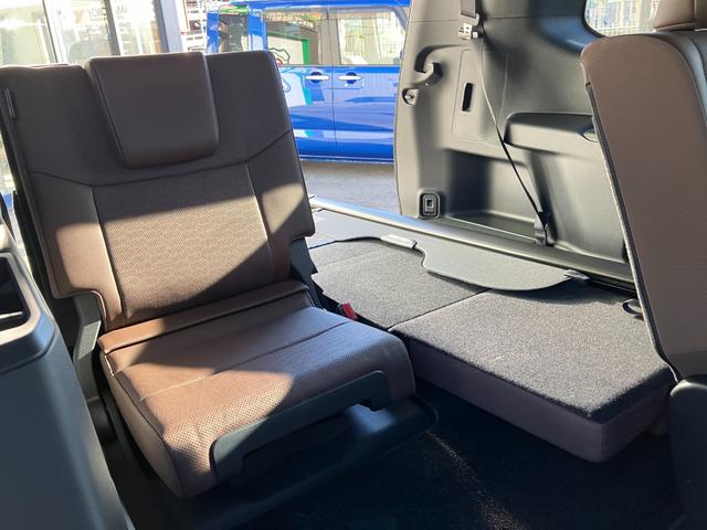 ランドクルーザー250 VXファーストエディション 12.3インチディスプレイ(コネクティッドナビ)/全周囲カメラ/Bluetoothオーディオ/リフレクター式3眼LED/専用純正アルミホイール/レザーシート/ムーンルーフ/登録済み未使用車(15枚目)