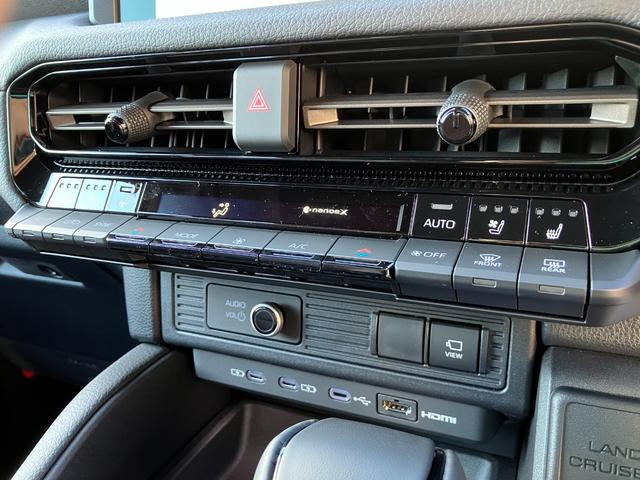 ランドクルーザー250 VXファーストエディション 12.3インチディスプレイ(コネクティッドナビ)/全周囲カメラ/Bluetoothオーディオ/リフレクター式3眼LED/専用純正アルミホイール/レザーシート/ムーンルーフ/登録済み未使用車(20枚目)