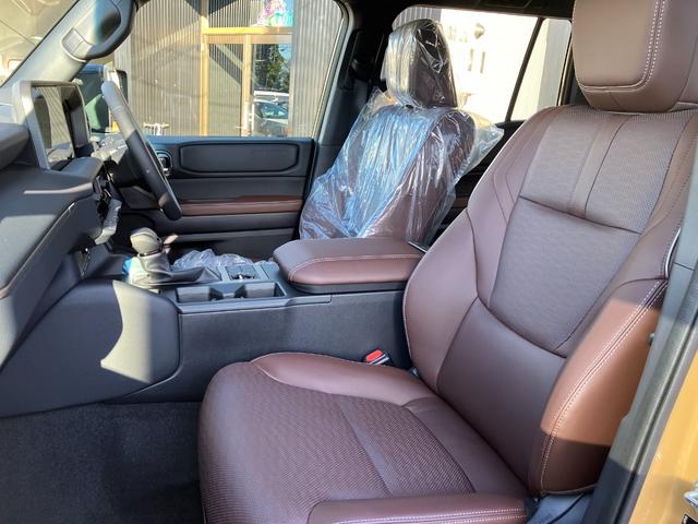 ランドクルーザー250 VXファーストエディション 12.3インチディスプレイ(コネクティッドナビ)/全周囲カメラ/Bluetoothオーディオ/リフレクター式3眼LED/専用純正アルミホイール/レザーシート/ムーンルーフ/登録済み未使用車(29枚目)