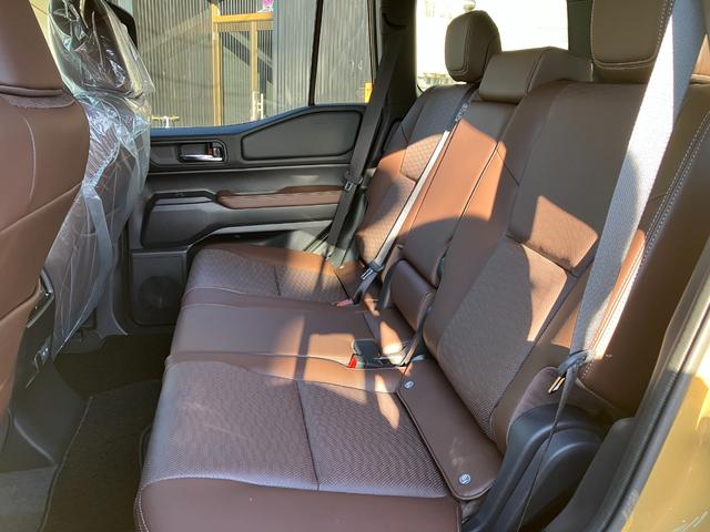 ランドクルーザー250 VXファーストエディション 12.3インチディスプレイ(コネクティッドナビ)/全周囲カメラ/Bluetoothオーディオ/リフレクター式3眼LED/専用純正アルミホイール/レザーシート/ムーンルーフ/登録済み未使用車(30枚目)