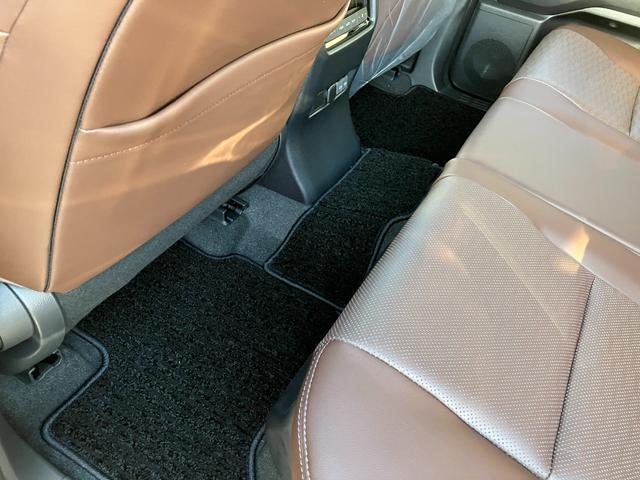 ランドクルーザー250 VXファーストエディション 12.3インチディスプレイ(コネクティッドナビ)/全周囲カメラ/Bluetoothオーディオ/リフレクター式3眼LED/専用純正アルミホイール/レザーシート/ムーンルーフ/登録済み未使用車(32枚目)