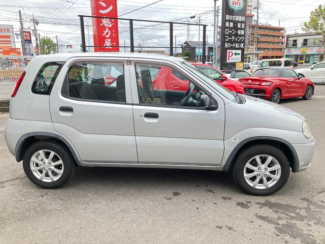 スイフト ＳＥ－Ｚ　５速マニュアル／キーレス／ＣＤデッキ／アルミホイール（8枚目）