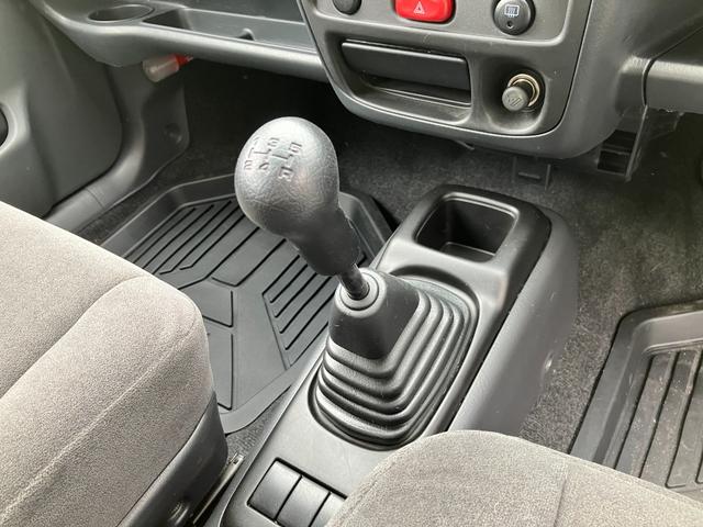 スイフト ＳＥ－Ｚ　５速マニュアル／キーレス／ＣＤデッキ／アルミホイール（12枚目）