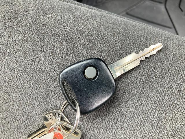 スイフト ＳＥ－Ｚ　５速マニュアル／キーレス／ＣＤデッキ／アルミホイール（15枚目）