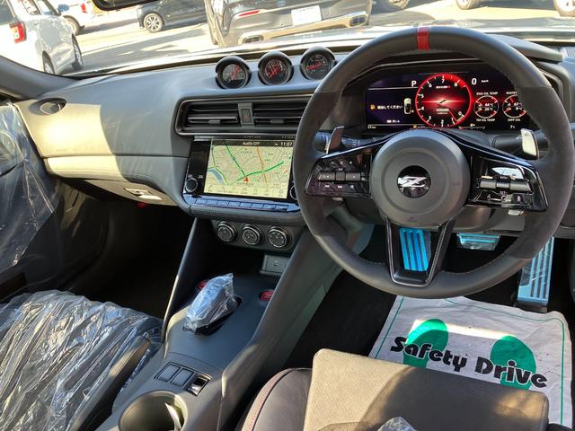 フェアレディZ ニスモ 登録済未使用車/NISMO専用エアロパーツ/ナビ/バックカメラ/Bluetooth/フルセグ/スマートキー/RECARO製ハーフレザーシート/NISMO専用ブレーキ・サスペンション・19インチAW(2枚目)