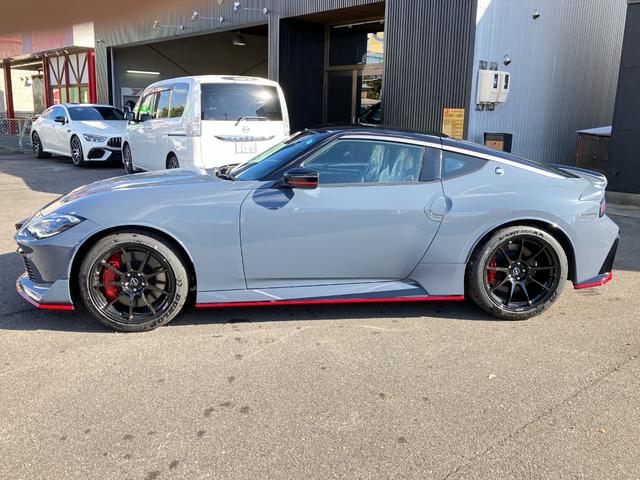 フェアレディZ ニスモ 登録済未使用車/NISMO専用エアロパーツ/ナビ/バックカメラ/Bluetooth/フルセグ/スマートキー/RECARO製ハーフレザーシート/NISMO専用ブレーキ・サスペンション・19インチAW(9枚目)