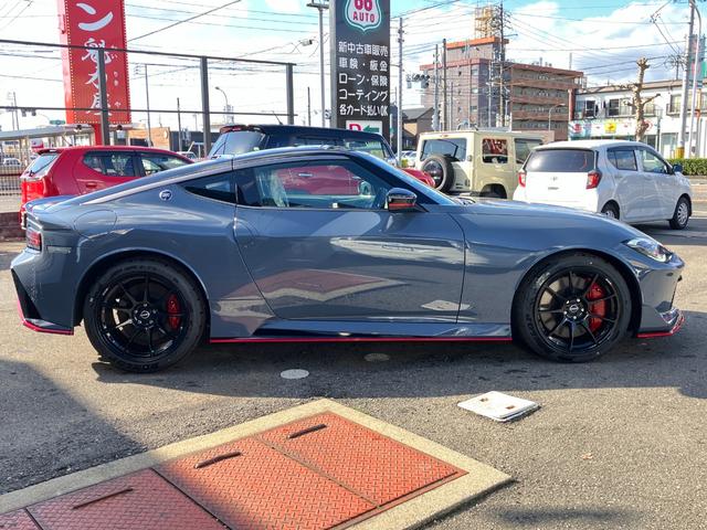 フェアレディZ ニスモ 登録済未使用車/NISMO専用エアロパーツ/ナビ/バックカメラ/Bluetooth/フルセグ/スマートキー/RECARO製ハーフレザーシート/NISMO専用ブレーキ・サスペンション・19インチAW(10枚目)