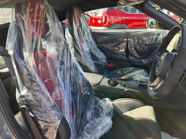 フェアレディZ ニスモ 登録済未使用車/NISMO専用エアロパーツ/ナビ/バックカメラ/Bluetooth/フルセグ/スマートキー/RECARO製ハーフレザーシート/NISMO専用ブレーキ・サスペンション・19インチAW(13枚目)