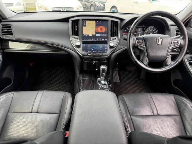 クラウン アスリートＳ－Ｔ　２１後期モデル　ターボエンジン　黒革シート　ＴＥＩＮ車高調　ＷＯＲＫシュバート１９インチ　Ｂｌｕｅｔｏｏｔｈオーディオ対応　リアモデリスタ（7枚目）