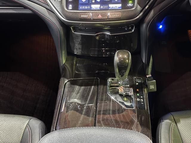 クラウンハイブリッド アスリートＳ　後期モデル　サンルーフ　黒革シート　トランクウーハー加工　ＲＳＲブラックアイ車高調　新品ＷＯＲＫランベックＬＤＺ１９インチ　新品タイヤ　前後アーム　Ｂｌｕｅｔｏｏｔｈオーディオ対応　スマートキー２本（43枚目）