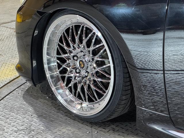 クラウン ２．５アスリート　ナビパッケージ　２５００ｃｃ　２０２ブラック　新品車高調　新品タイヤ　新品ＡＭＥシュタイナーＡＬＥＳＳオリジナルカラーホイール　スマートキーｘ２本　パワーシートＢｌｕｅｔｏｏｔｈオーディオ対応　バックカメラ（33枚目）