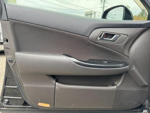 クラウン ２．５アスリート　ナビパッケージ　２５００ｃｃ　２０２ブラック　新品車高調　新品タイヤ　新品ＡＭＥシュタイナーＡＬＥＳＳオリジナルカラーホイール　スマートキーｘ２本　パワーシートＢｌｕｅｔｏｏｔｈオーディオ対応　バックカメラ（68枚目）