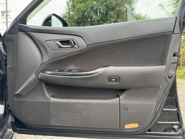 クラウン ２．５アスリート　ナビパッケージ　２５００ｃｃ　２０２ブラック　新品車高調　新品タイヤ　新品ＡＭＥシュタイナーＡＬＥＳＳオリジナルカラーホイール　スマートキーｘ２本　パワーシートＢｌｕｅｔｏｏｔｈオーディオ対応　バックカメラ（69枚目）