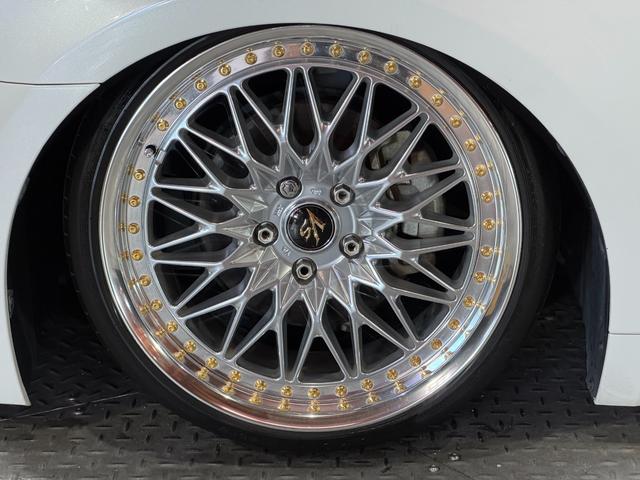 クラウンハイブリッド アスリートＳ　後期モデル　４４７００ｋｍ　ＷＯＲＫ　ＶＳ－ＸＶ１９インチ　ＴＥＩＮ車高調　ＶＡＬＥＮＴＩテール　キャンバーアダプター　４本出しマフラー　Ｂｌｕｅｔｏｏｔｈ対応　レギュラーガソリン車　スマートキー２本（9枚目）