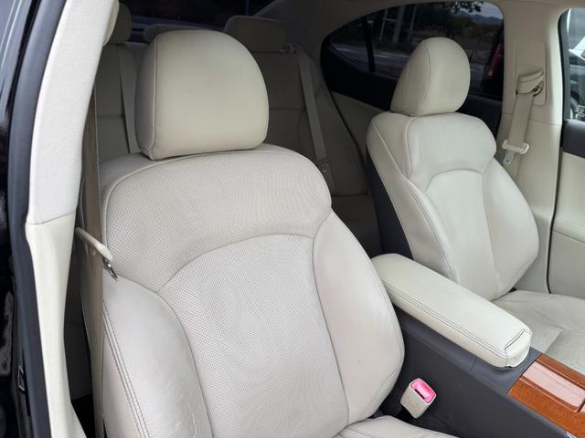 ＩＳ ＩＳ２５０　バージョンＬ　後期モデル　マクレビ　革シート　サンルーフ　現行ルックスピンドルグリルキット　フルエアロ　マルチフォルケッタ２０インチホイール　新品車高調　Ｂｌｕｅｔｏｏｔｈオーディオ対応　バックカメラ　社外マフラー（8枚目）