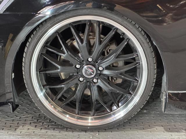 ＩＳ ＩＳ２５０　バージョンＬ　後期モデル　マクレビ　革シート　サンルーフ　現行ルックスピンドルグリルキット　フルエアロ　マルチフォルケッタ２０インチホイール　新品車高調　Ｂｌｕｅｔｏｏｔｈオーディオ対応　バックカメラ　社外マフラー（9枚目）