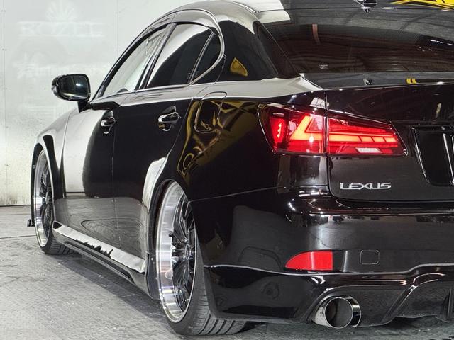 ＩＳ ＩＳ２５０　バージョンＬ　後期モデル　マクレビ　革シート　サンルーフ　現行ルックスピンドルグリルキット　フルエアロ　マルチフォルケッタ２０インチホイール　新品車高調　Ｂｌｕｅｔｏｏｔｈオーディオ対応　バックカメラ　社外マフラー（27枚目）