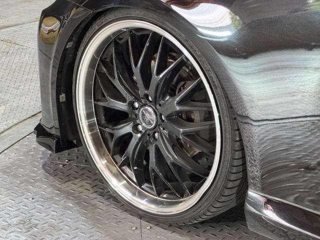 ＩＳ ＩＳ２５０　バージョンＬ　後期モデル　マクレビ　革シート　サンルーフ　現行ルックスピンドルグリルキット　フルエアロ　マルチフォルケッタ２０インチホイール　新品車高調　Ｂｌｕｅｔｏｏｔｈオーディオ対応　バックカメラ　社外マフラー（35枚目）