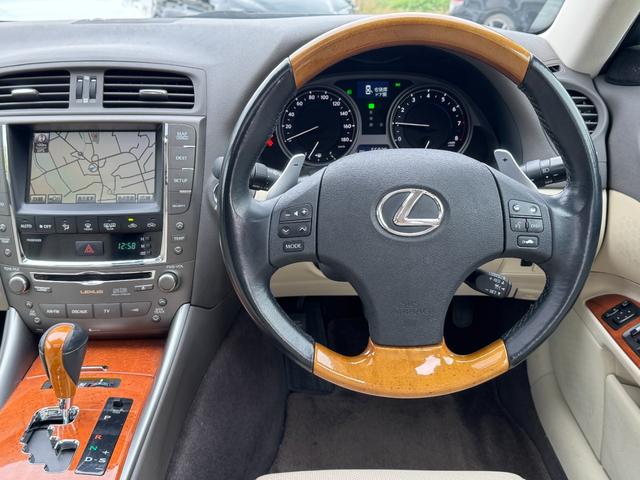 ＩＳ ＩＳ２５０　バージョンＬ　後期モデル　マクレビ　革シート　サンルーフ　現行ルックスピンドルグリルキット　フルエアロ　マルチフォルケッタ２０インチホイール　新品車高調　Ｂｌｕｅｔｏｏｔｈオーディオ対応　バックカメラ　社外マフラー（41枚目）