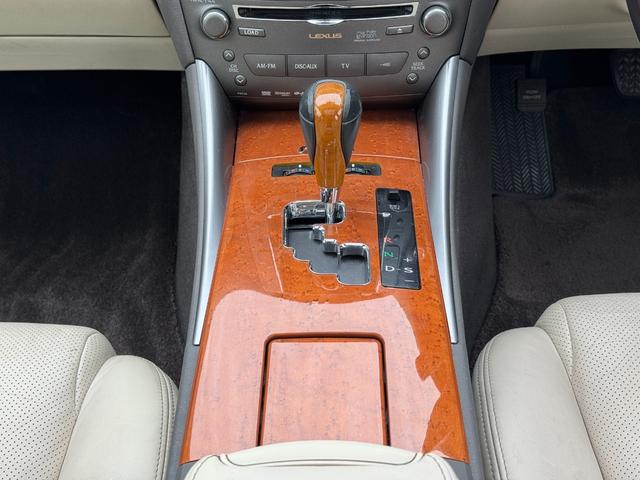 ＩＳ ＩＳ２５０　バージョンＬ　後期モデル　マクレビ　革シート　サンルーフ　現行ルックスピンドルグリルキット　フルエアロ　マルチフォルケッタ２０インチホイール　新品車高調　Ｂｌｕｅｔｏｏｔｈオーディオ対応　バックカメラ　社外マフラー（43枚目）