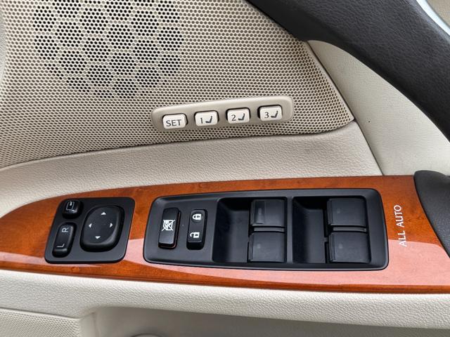 ＩＳ ＩＳ２５０　バージョンＬ　後期モデル　マクレビ　革シート　サンルーフ　現行ルックスピンドルグリルキット　フルエアロ　マルチフォルケッタ２０インチホイール　新品車高調　Ｂｌｕｅｔｏｏｔｈオーディオ対応　バックカメラ　社外マフラー（56枚目）