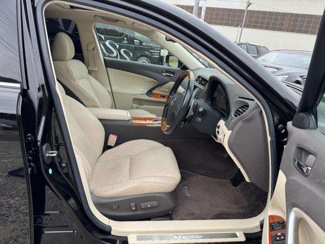 ＩＳ ＩＳ２５０　バージョンＬ　後期モデル　マクレビ　革シート　サンルーフ　現行ルックスピンドルグリルキット　フルエアロ　マルチフォルケッタ２０インチホイール　新品車高調　Ｂｌｕｅｔｏｏｔｈオーディオ対応　バックカメラ　社外マフラー（58枚目）