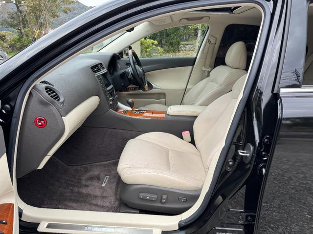 ＩＳ ＩＳ２５０　バージョンＬ　後期モデル　マクレビ　革シート　サンルーフ　現行ルックスピンドルグリルキット　フルエアロ　マルチフォルケッタ２０インチホイール　新品車高調　Ｂｌｕｅｔｏｏｔｈオーディオ対応　バックカメラ　社外マフラー（61枚目）