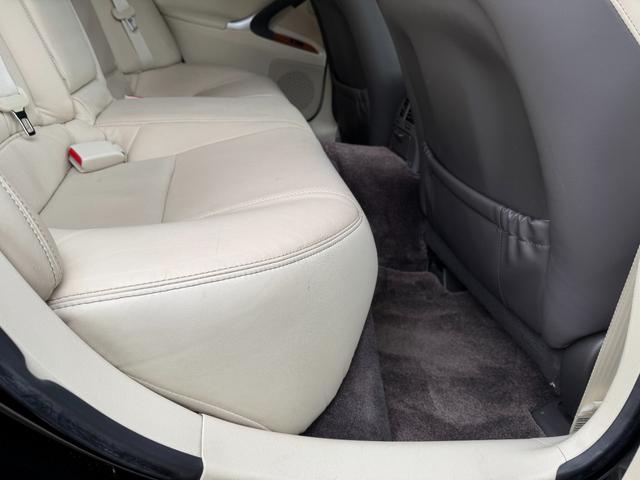 ＩＳ ＩＳ２５０　バージョンＬ　後期モデル　マクレビ　革シート　サンルーフ　現行ルックスピンドルグリルキット　フルエアロ　マルチフォルケッタ２０インチホイール　新品車高調　Ｂｌｕｅｔｏｏｔｈオーディオ対応　バックカメラ　社外マフラー（67枚目）