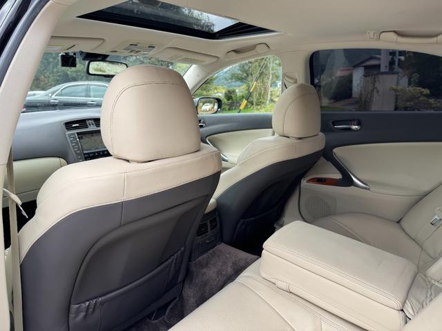 ＩＳ ＩＳ２５０　バージョンＬ　後期モデル　マクレビ　革シート　サンルーフ　現行ルックスピンドルグリルキット　フルエアロ　マルチフォルケッタ２０インチホイール　新品車高調　Ｂｌｕｅｔｏｏｔｈオーディオ対応　バックカメラ　社外マフラー（69枚目）