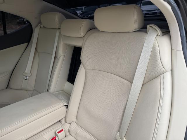 ＩＳ ＩＳ２５０　バージョンＬ　後期モデル　マクレビ　革シート　サンルーフ　現行ルックスピンドルグリルキット　フルエアロ　マルチフォルケッタ２０インチホイール　新品車高調　Ｂｌｕｅｔｏｏｔｈオーディオ対応　バックカメラ　社外マフラー（70枚目）