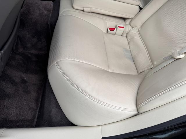 ＩＳ ＩＳ２５０　バージョンＬ　後期モデル　マクレビ　革シート　サンルーフ　現行ルックスピンドルグリルキット　フルエアロ　マルチフォルケッタ２０インチホイール　新品車高調　Ｂｌｕｅｔｏｏｔｈオーディオ対応　バックカメラ　社外マフラー（71枚目）