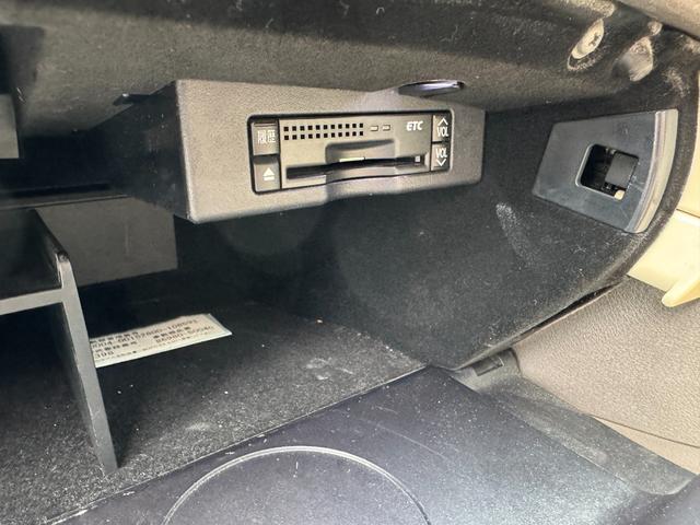 ＩＳ ＩＳ２５０　バージョンＬ　後期モデル　マクレビ　革シート　サンルーフ　現行ルックスピンドルグリルキット　フルエアロ　マルチフォルケッタ２０インチホイール　新品車高調　Ｂｌｕｅｔｏｏｔｈオーディオ対応　バックカメラ　社外マフラー（75枚目）