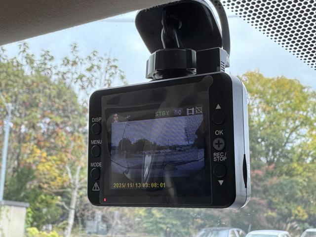 ＩＳ ＩＳ２５０　バージョンＬ　後期モデル　マクレビ　革シート　サンルーフ　現行ルックスピンドルグリルキット　フルエアロ　マルチフォルケッタ２０インチホイール　新品車高調　Ｂｌｕｅｔｏｏｔｈオーディオ対応　バックカメラ　社外マフラー（76枚目）