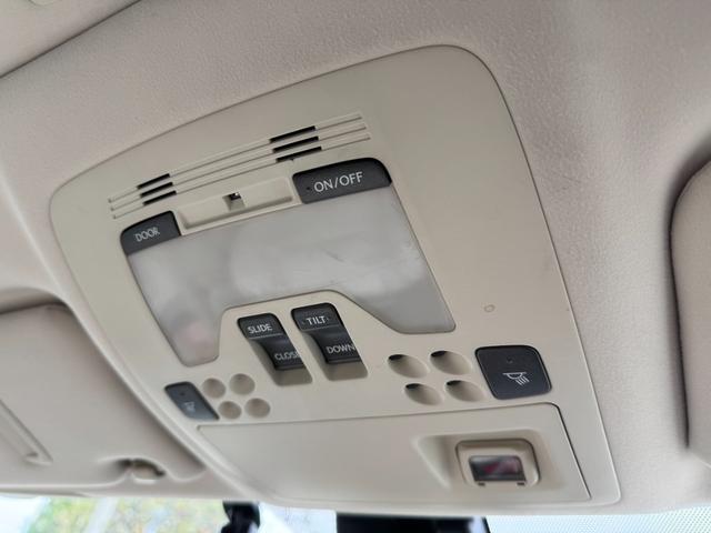 ＩＳ ＩＳ２５０　バージョンＬ　後期モデル　マクレビ　革シート　サンルーフ　現行ルックスピンドルグリルキット　フルエアロ　マルチフォルケッタ２０インチホイール　新品車高調　Ｂｌｕｅｔｏｏｔｈオーディオ対応　バックカメラ　社外マフラー（77枚目）