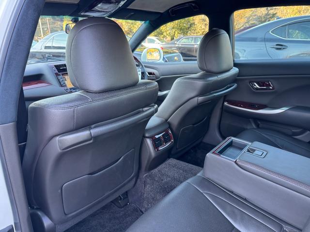 クラウン アスリート 後期モデル 黒革シート Bluetooth対応 RSR車高調 WORKグノーシス20インチ タイヤ4本新品組換済 アルパオンリアモニター ZEESマフラー 天張張替 ウッド調内装パネル セキュリティ(65枚目)