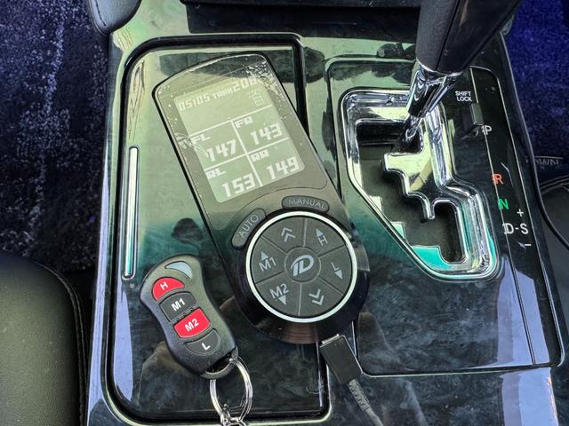 クラウン アスリート　６０ｔｈスペシャルエディション　ゼロクラ後期　イデアルエアサス　メーガンレーシングアッパーアーム　シートカバー　４本出しマフラー　電磁弁リモコン式エアサスキット　公認車検可　ロクサーニ２０インチホイール　バックモニター（35枚目）