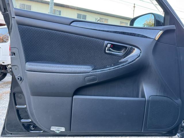 クラウン アスリート　６０ｔｈスペシャルエディション　ゼロクラ後期　イデアルエアサス　メーガンレーシングアッパーアーム　シートカバー　４本出しマフラー　電磁弁リモコン式エアサスキット　公認車検可　ロクサーニ２０インチホイール　バックモニター（79枚目）