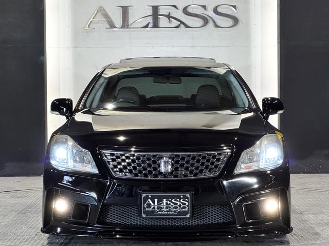 クラウン アスリート　２００系後期モデル　黒革シートサンルーフ　Ｂｌｕｅｔｏｏｔｈオーディオ対応　レギュラーガソリン　ＡＩＭＧＡＩＮフルエアロ　カールソン２０インチ　ＡＩＭＧＡＩＮマフラー　コンビステアリング　ＲＳＲ車高調（13枚目）