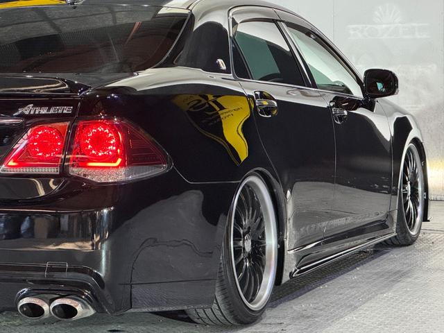 クラウン アスリート　２００系後期モデル　黒革シートサンルーフ　Ｂｌｕｅｔｏｏｔｈオーディオ対応　レギュラーガソリン　ＡＩＭＧＡＩＮフルエアロ　カールソン２０インチ　ＡＩＭＧＡＩＮマフラー　コンビステアリング　ＲＳＲ車高調（28枚目）