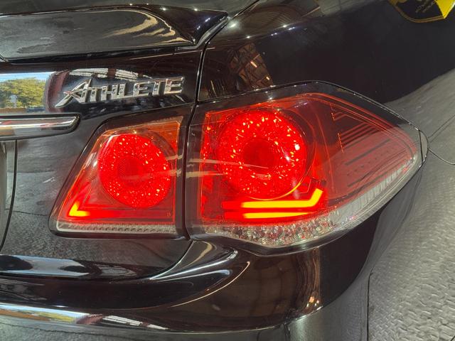 クラウン アスリート　２００系後期モデル　黒革シートサンルーフ　Ｂｌｕｅｔｏｏｔｈオーディオ対応　レギュラーガソリン　ＡＩＭＧＡＩＮフルエアロ　カールソン２０インチ　ＡＩＭＧＡＩＮマフラー　コンビステアリング　ＲＳＲ車高調（30枚目）