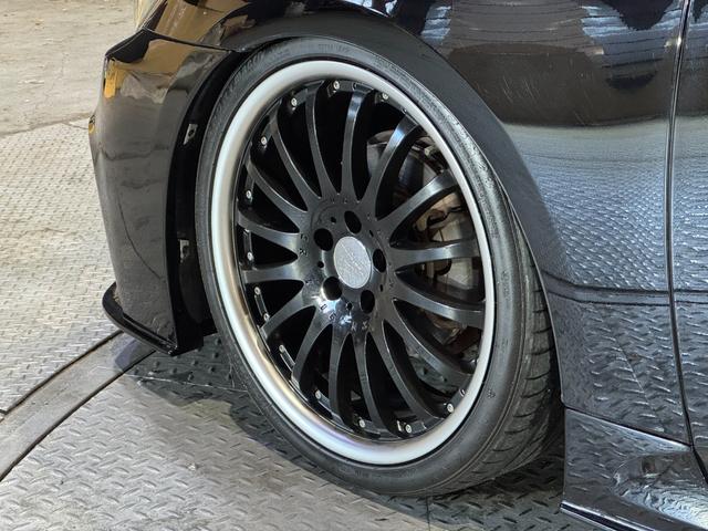 クラウン アスリート　２００系後期モデル　黒革シートサンルーフ　Ｂｌｕｅｔｏｏｔｈオーディオ対応　レギュラーガソリン　ＡＩＭＧＡＩＮフルエアロ　カールソン２０インチ　ＡＩＭＧＡＩＮマフラー　コンビステアリング　ＲＳＲ車高調（34枚目）