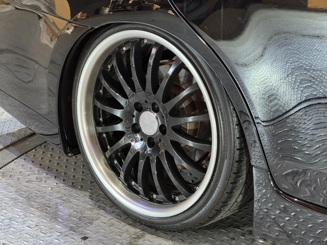 クラウン アスリート　２００系後期モデル　黒革シートサンルーフ　Ｂｌｕｅｔｏｏｔｈオーディオ対応　レギュラーガソリン　ＡＩＭＧＡＩＮフルエアロ　カールソン２０インチ　ＡＩＭＧＡＩＮマフラー　コンビステアリング　ＲＳＲ車高調（36枚目）