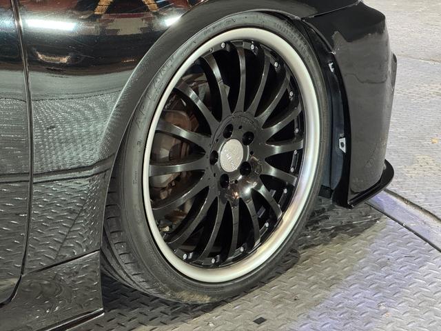 クラウン アスリート　２００系後期モデル　黒革シートサンルーフ　Ｂｌｕｅｔｏｏｔｈオーディオ対応　レギュラーガソリン　ＡＩＭＧＡＩＮフルエアロ　カールソン２０インチ　ＡＩＭＧＡＩＮマフラー　コンビステアリング　ＲＳＲ車高調（37枚目）