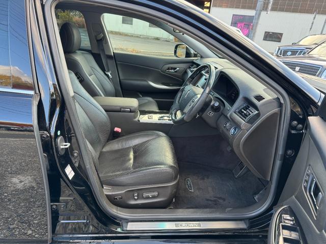 クラウン アスリート　２００系後期モデル　黒革シートサンルーフ　Ｂｌｕｅｔｏｏｔｈオーディオ対応　レギュラーガソリン　ＡＩＭＧＡＩＮフルエアロ　カールソン２０インチ　ＡＩＭＧＡＩＮマフラー　コンビステアリング　ＲＳＲ車高調（54枚目）