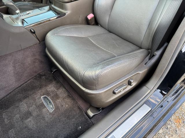 クラウン アスリート　２００系後期モデル　黒革シートサンルーフ　Ｂｌｕｅｔｏｏｔｈオーディオ対応　レギュラーガソリン　ＡＩＭＧＡＩＮフルエアロ　カールソン２０インチ　ＡＩＭＧＡＩＮマフラー　コンビステアリング　ＲＳＲ車高調（59枚目）