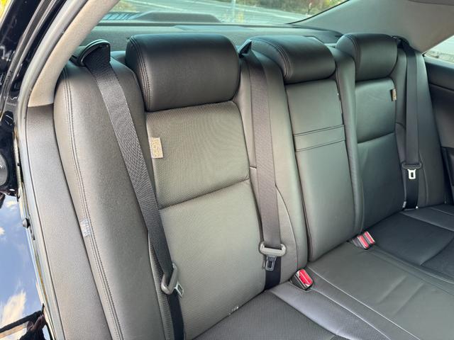 クラウン アスリート　２００系後期モデル　黒革シートサンルーフ　Ｂｌｕｅｔｏｏｔｈオーディオ対応　レギュラーガソリン　ＡＩＭＧＡＩＮフルエアロ　カールソン２０インチ　ＡＩＭＧＡＩＮマフラー　コンビステアリング　ＲＳＲ車高調（62枚目）