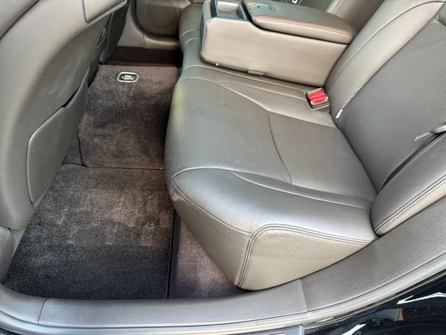 クラウン アスリート　２００系後期モデル　黒革シートサンルーフ　Ｂｌｕｅｔｏｏｔｈオーディオ対応　レギュラーガソリン　ＡＩＭＧＡＩＮフルエアロ　カールソン２０インチ　ＡＩＭＧＡＩＮマフラー　コンビステアリング　ＲＳＲ車高調（67枚目）