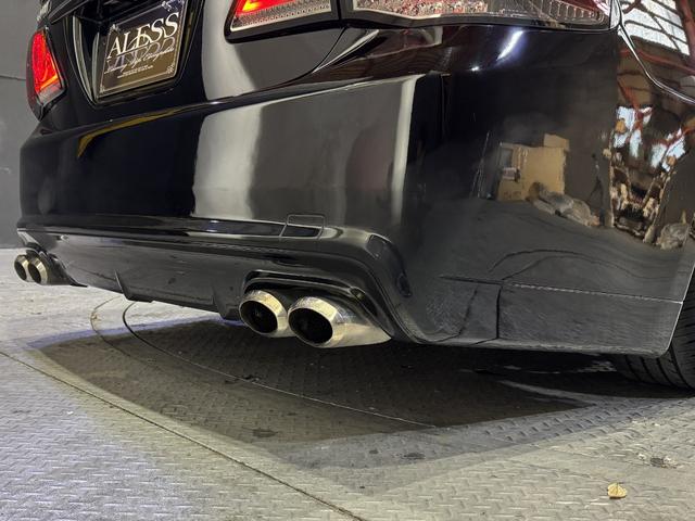 クラウン アスリート　２００系後期モデル　黒革シートサンルーフ　Ｂｌｕｅｔｏｏｔｈオーディオ対応　レギュラーガソリン　ＡＩＭＧＡＩＮフルエアロ　カールソン２０インチ　ＡＩＭＧＡＩＮマフラー　コンビステアリング　ＲＳＲ車高調（70枚目）